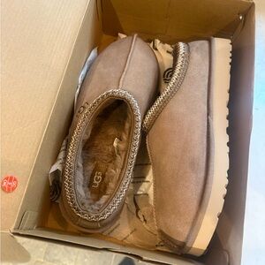UGG Tasman slippers/shoes in Caribou